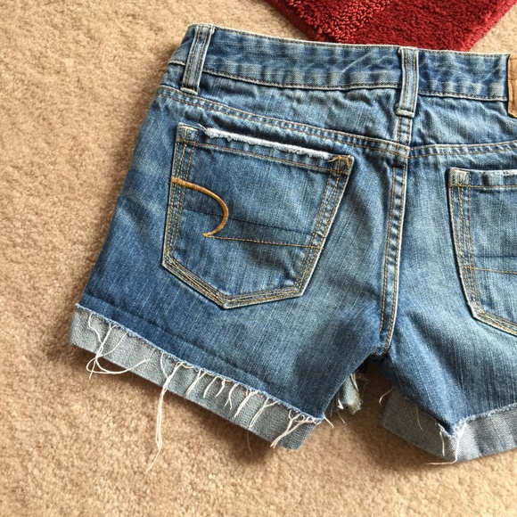 American Eagle 0 Denim Cuffed Fringe Shorts - Picture 5 of 8